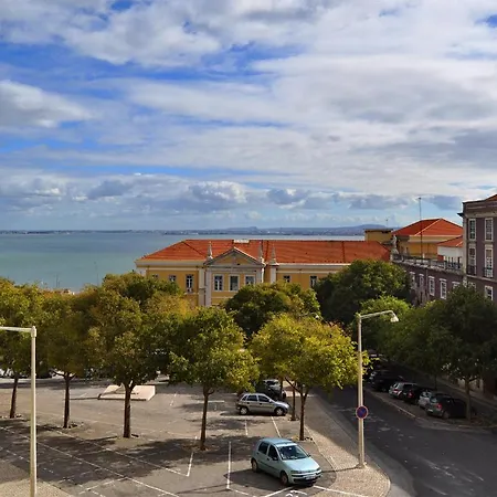 Hello Santa Apolonia Apartment