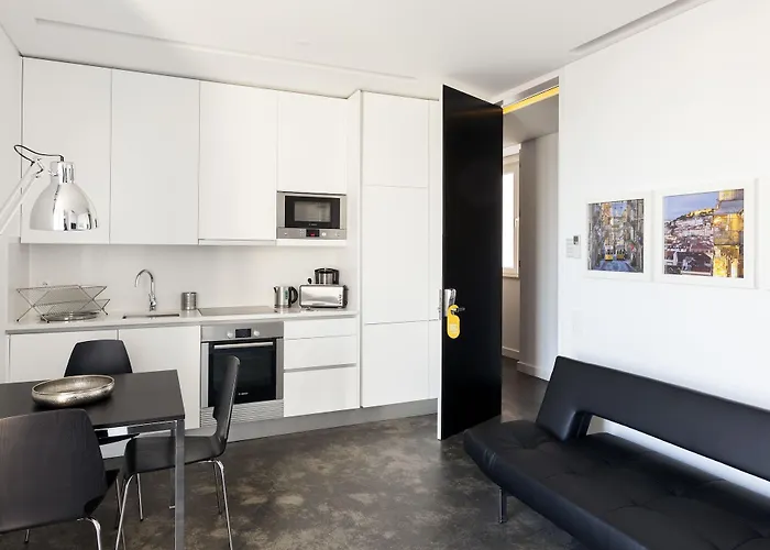 Hello Santa Apolonia *