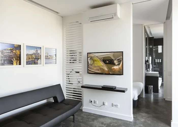 Hello Santa Apolonia