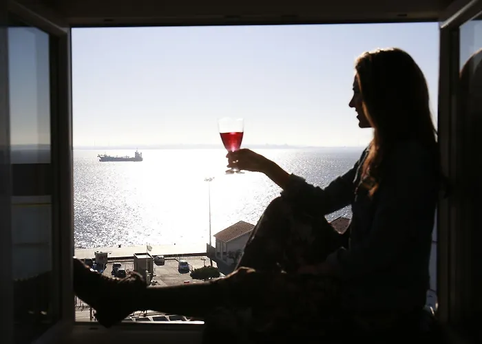 Hello Santa Apolonia Lisboa