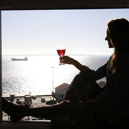 Hello Santa Apolonia Lisboa