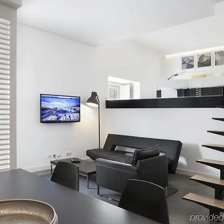 Hello Santa Apolonia